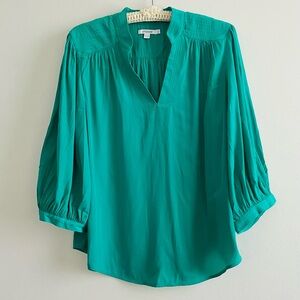 [Chico’s] Shirred Stitched Details V-Neck Balloon 3/4 Sleeve Rounded Hem Top